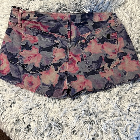 Joe’s Jeans Cute Pink Floral Denim Shorts - 32 - Picture 4 of 4